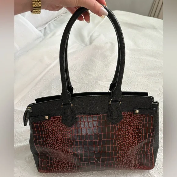 Henri Bendel Red Black Crocodile Print Leather Handbag - Picture 4 of 11